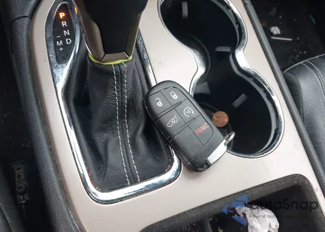 2016 Jeep Grand Cherokee Limited z USA, uszkodzony, nr VIN 1C4RJEBG8GC329632